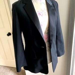 AE Womens Boyfriend style Blazer with satin lapel